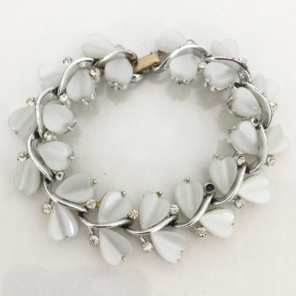 Vintage 1960 Signed Lisner Bracelet White Hearts Rhinestones Silver Tone Metal - Picture 4 of 14